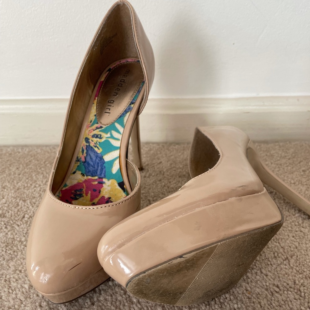 Classic Nude Pumps